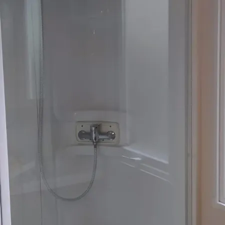 Mobil-home Avec Terrasse Pour 4 Personnes - Api-1-52-731 *