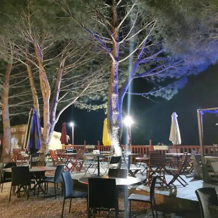 Camping Mobil-home Avec Terrasse Pour 4 Personnes - Api-1-52-731 *