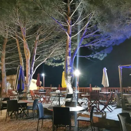 Camping Mobil-home Avec Terrasse Pour 4 Personnes - Api-1-52-731